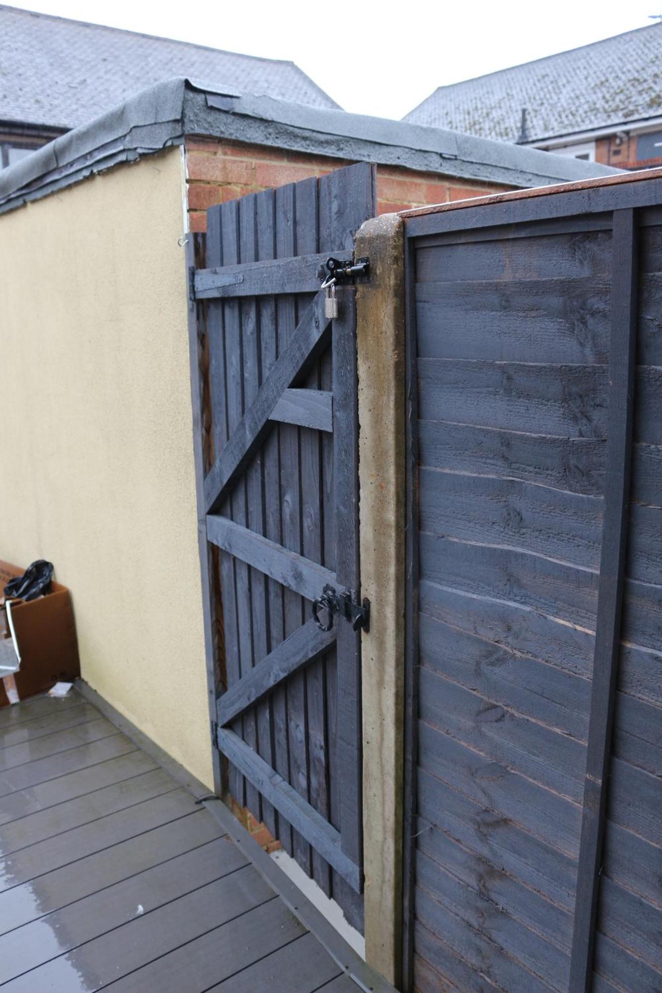 Self Contained, Double Bed Studio, Private Kitchen, Private Bath, Walking Distance To Harry Potter Watford  Bagian luar foto