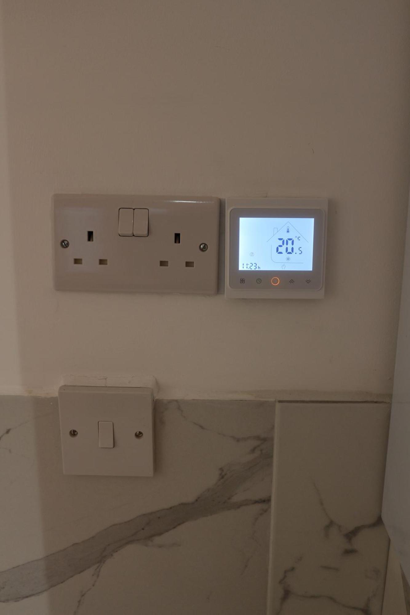 Self Contained, Double Bed Studio, Private Kitchen, Private Bath, Walking Distance To Harry Potter Watford  Bagian luar foto